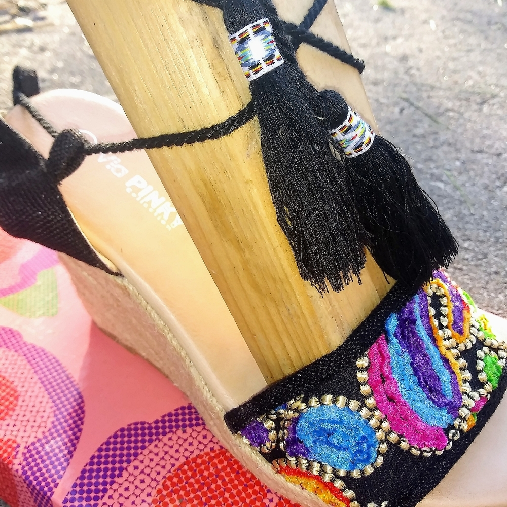 Via Pinky Festive Wedge sandal